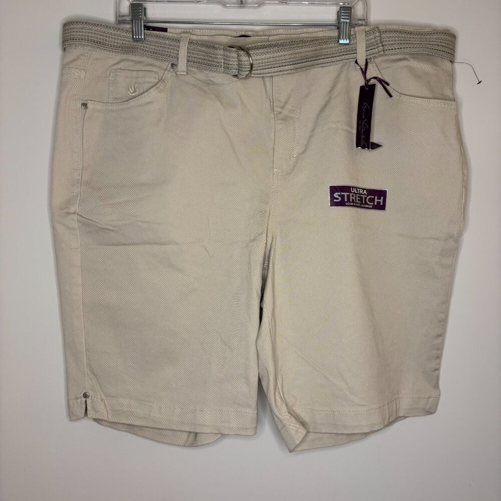 GLORIA VANDERBILT NEW Amanda Bermuda Short Womens 20W Cream Classic Fit Mid Rise